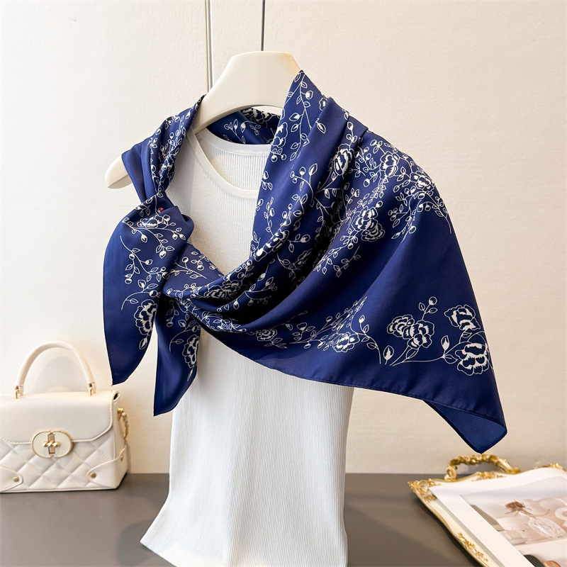 Luxury Vintage 90X90cm Square  - огляд і ціна Ascot Neck Scarf