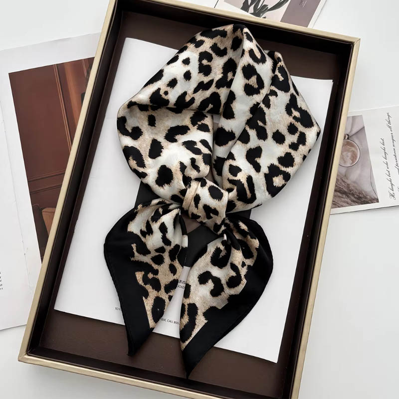 Luxury Leopard Print Female Sa - огляд і ціна Ascot Neck Scarf